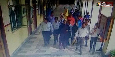 மாணவி மீது தாக்குதல்: அடியாட்களுடன் பள்ளிக்குள் புகுந்து அட்டகாசம்