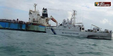இந்தியா-பாகிஸ்தான் எல்லையில் மர்ம கப்பல்கள்...தீவிரவாதிகள் நடமாட்டமா என விசாரணை