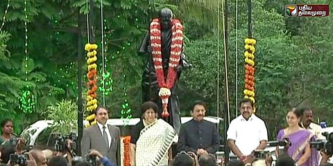 ஆளுநர் மாளிகையில் ஔவையார் சிலை திறப்பு