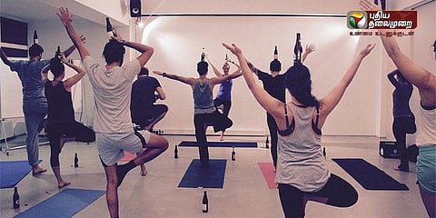 பீர் குடித்துக்கொண்டே யோகா: மக்கள் எதிர்ப்பால் நிகழ்ச்சி ரத்து