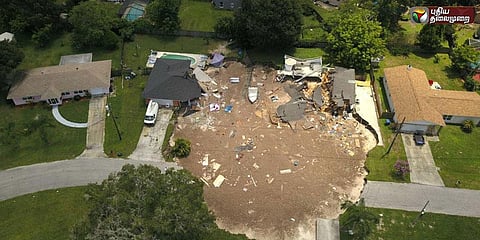 அமெரிக்காவில் பிரம்மாண்ட புதைகுழியில் புதையுண்ட வீடுகள்!