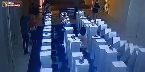 ஒரு செல்ஃபியால் ஒரு கோடி ரூபாய் நஷ்டம்