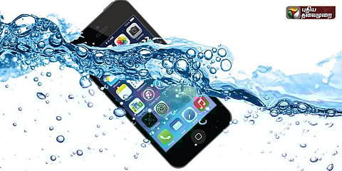 ஸ்மார்ட்போன்கள் தண்ணீரில் விழுந்து விட்டால் என்ன செய்யலாம்?