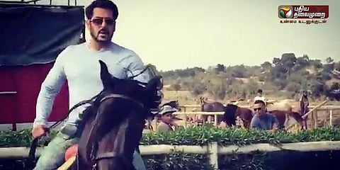 குதிரையேறிய சல்மான் கான்..! (வீடியோ)