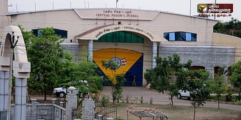 கைதிகளிடம் இருந்து சிறையில் செல்போன், சிம்கார்டுகள் பறிமுதல்