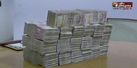 கட்டுக்கட்டாக சிக்கிய பழைய ரூபாய் நோட்டுகள்: சென்னை தொழிலதிபர்களுக்கு தொடர்பு