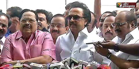 குட்காவைக் காண்பித்தார் ஸ்டாலின்: திமுக எம்.எல்.ஏக்கள் மீது அவை உரிமை மீறல் புகார்