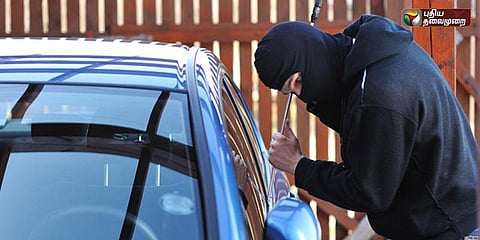 கார்களை நூதன முறையில் திருடி ரூ.10 ஆயிரத்துக்கு விற்றவர் கைது