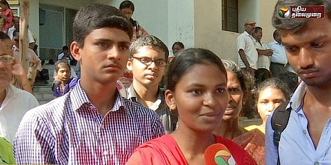 நீட் தேர்வுக்கு எதிர்ப்பு: அமைச்சரை முற்றுகையிட்ட மாணவர்கள், பெற்றோர்கள்