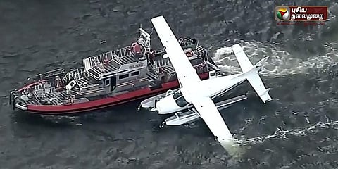 நதியில் விழுந்த விமானம்