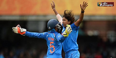 உலகக்கோப்பை இறுதிப் போட்டி: இந்திய அணிக்கு 229 ரன்கள் இலக்கு