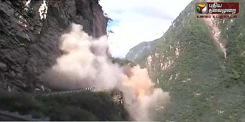 ஹிமாச்சல் பிரதேசத்தில் நிலச்சரிவு (வீடியோ)