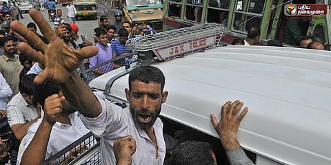 காஷ்மீரில் முழு அடைப்பு: பலத்த பாதுகாப்பு