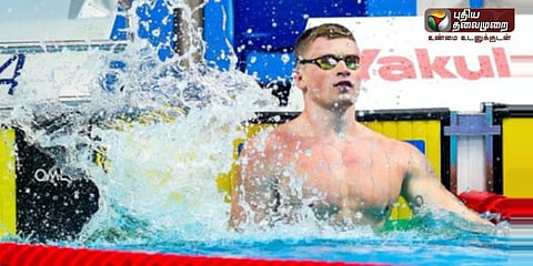 உலக சாதனை படைத்த நீச்சல் வீரர்