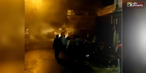 சென்னையில் பற்றி எரிந்த மின்சார இணைப்பு பெட்டியால் பரபரப்பு (வீடியோ)