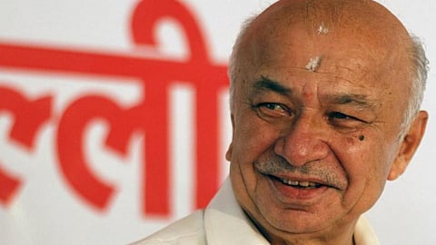 53 வருடத்துக்குப் பின் லைசன்சை புதுப்பித்த முன்னாள் முதல்வர்!