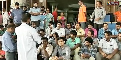 விடுதியில் தண்ணீரில்லை - பயிற்சி மருத்துவர்கள் போராட்டம்