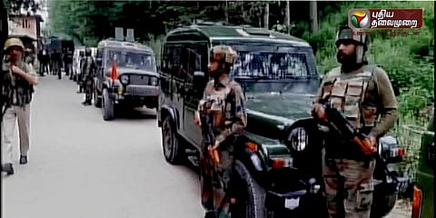காஷ்மீரில் துப்பாக்கி சூடு: பயங்கரவாதிகள் இருவர் சுட்டுக்கொலை