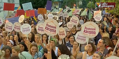 ‘என் ஆடை என் உரிமை’... பெண்கள் பேரணி