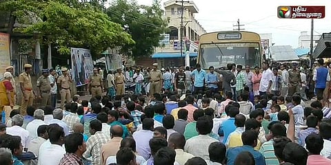 பேருந்துகளைச் சிறைப்பிடித்த 137 பேர் மீது வழக்குப்பதிவு