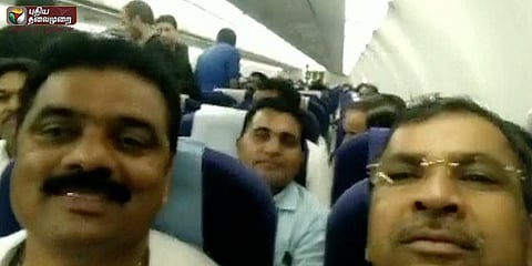 சொகுசு விடுதியில் உள்ள எம்.எல்.ஏக்களுக்கு மிரட்டல் - தேர்தல் ஆணையத்திடம் புகார்