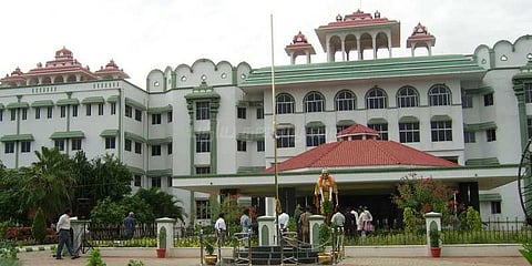 மாடுகள் விற்பனை விவகாரம்: மத்திய அரசின் உத்தரவுக்கு தடை நீடிப்பு