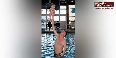 மூன்றே மாதங்களான குழந்தைகளை நிற்க பழக்கும் நீச்சல் பயிற்சி