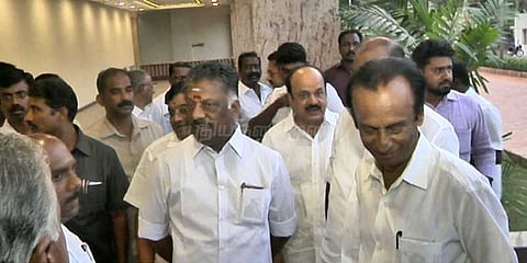 ஈபிஎஸ் அரசை கண்டித்து ஓபிஎஸ் அணி போராட்டம்