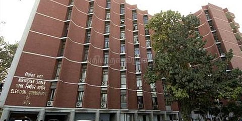 அதிமுக பொதுச்செயலாளர் யார்? தேர்தல் ஆணையம் அதிரடி!