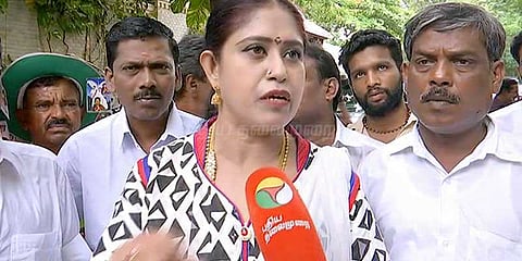 அதிமுகவைக் காப்பாற்ற வேண்டிய இடத்தில் டிடிவி.தினகரன்: விஜயதரணி