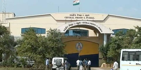 புழல் சிறையில் 5 செல்போன்கள் பறிமுதல் - கைதிகளிடம் விசாரணை