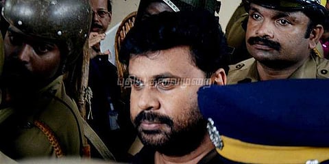 எங்கே அந்த மெமரி கார்ட்? திலீப் வழக்கில் திணறும் போலீஸ்