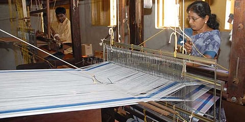 கைத்தறிப் பொருட்கள் விற்பனை இரட்டிப்பு: ஜவுளித்துறைக்கு வரவேற்பு