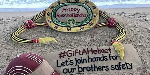 ரக்ஷா பந்தன் - சகோதரர்களுக்கு ஹெல்மெட்டை பரிசாக அளிக்க வேண்டுகோள்