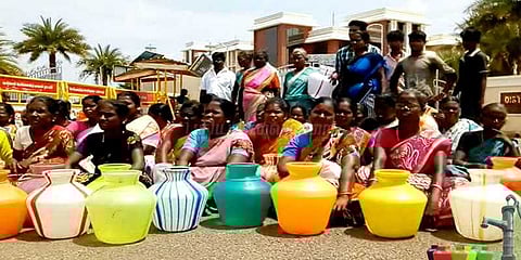 தமிழகத்தின் பல்வேறு இடங்களில் குடிநீர் கேட்டு மக்கள் போராட்டம்