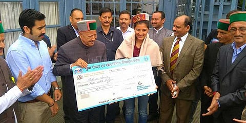 மகளிர் அணியின் விக்கெட் கீப்பர் - டி.எஸ்.பி.பதவி வழங்கிய அரசு