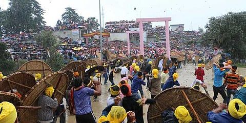 கல்லடி பட்டால் அதிர்ஷ்டமாம்!