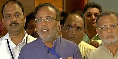 குஜராத் மாநிலங்களவை தேர்தல்: வாக்கு எண்ணிக்கையில் சிக்கல்