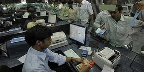 "கன்னடம் கற்றுக் கொள்ளுங்கள், இல்லை.... வங்கி வேலையை விடுங்கள்"