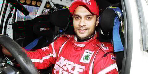 பந்தை எறிந்தாலே அர்ஜூனா விருது கிடைத்து விடுகிறது: கார் பந்தய வீரர் காட்டம்