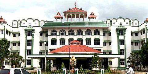 உண்டியல் பணத்தை அதிகாரி திருடிய சம்பவம்: அறிக்கை தாக்கல் செய்ய நீதிமன்றம் கெடு