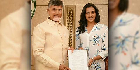 துணை ஆட்சியராகப் பொறுப்பேற்றார் பி.வி.சிந்து