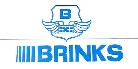 எதிர்பாராதவிதமாக வெடித்த துப்பாக்கி: பாதுகாவலர் படுகாயம்