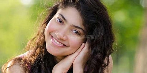 வேறு ஆளைப்பாருங்க... விலகி ஓடும் மலர் டீச்சர்!