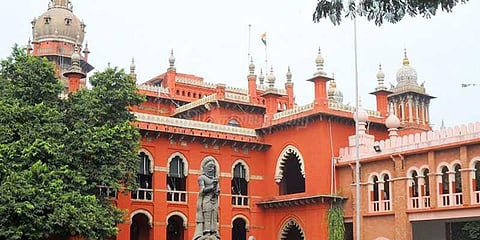 பிக்பாஸ் நிகழ்ச்சி மீது நடவடிக்கை எடுக்க யாருக்கு உரிமை?: உயர்நீதிமன்றம் கேள்வி