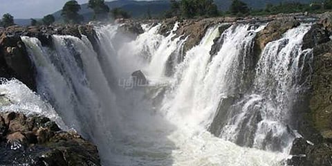 கர்நாடகாவில் மழை: ஒகேனக்கலுக்கு நீர்வரத்து அதிகரிப்பு