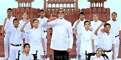 தேசிய கீதத்தை சைகையால் செய்து அசத்திய அமிதாப் பச்சன்