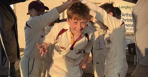 6 பந்தில் 6 விக்கெட்: அசத்திய சிறுவன்!