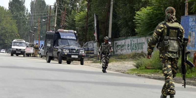 ராணுவ தலைமையகம் மீது தீவிரவாதிகள் திடீர் தாக்குதல் - தொடரும் தேடுதல் வேட்டை