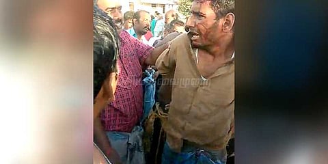 வீட்டினுள் புகுந்த கொள்ளையர்கள்: கட்டி வைத்து துவைத்த பொதுமக்கள்